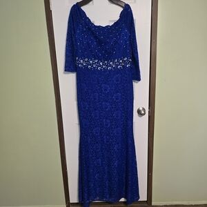 Elegant Blue Lace Evening Gown